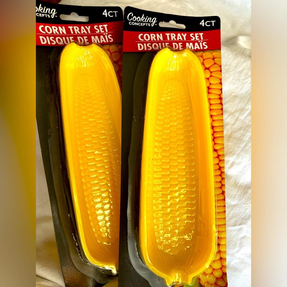 Eight plastic corn‎ on the cob holders. New inbox.